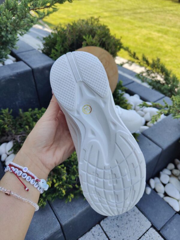 Leciutkie adidaski na rzep