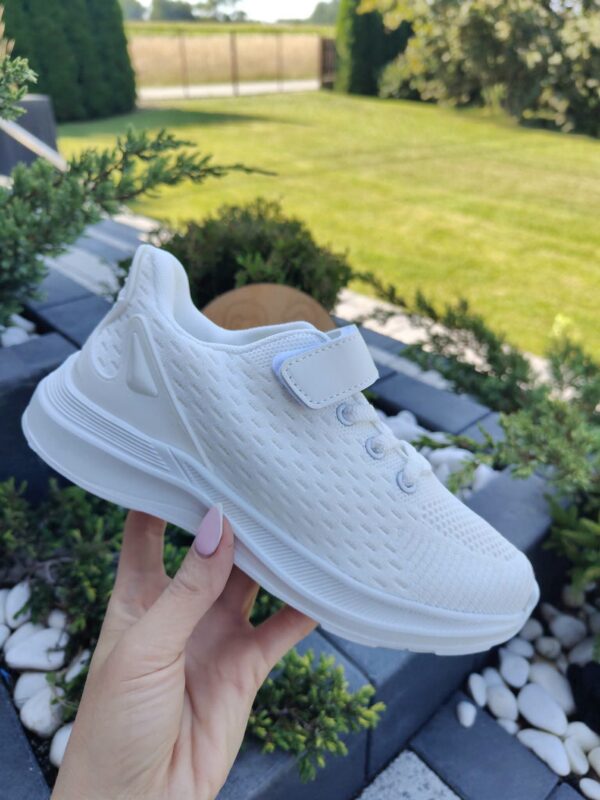 Leciutkie adidaski na rzep