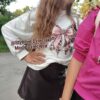 Bluza bez kaptura z kokardką w panterkę.