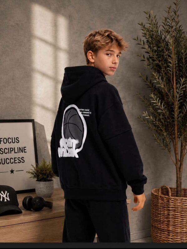 Bluza z  kapturem z motywem piłki