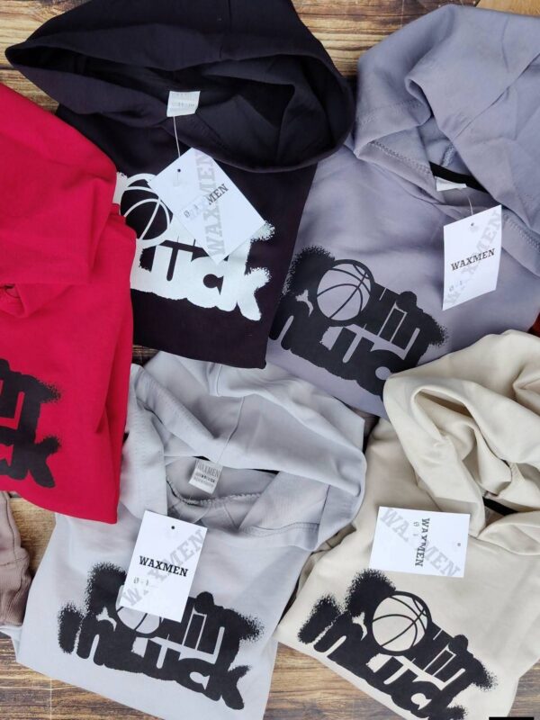 Bluza z  kapturem z motywem piłki