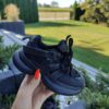 Leciutkie adidaski z literka M