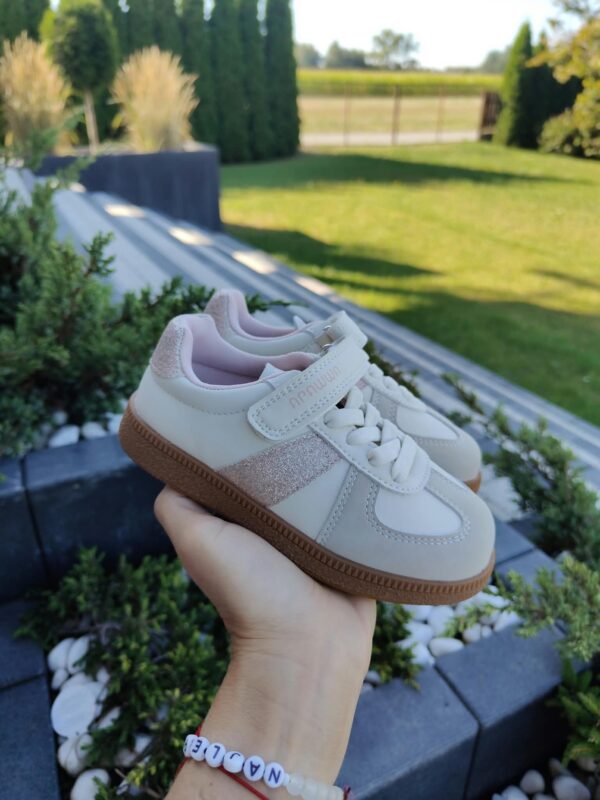 2026/08/1000005992.jpg Adidaski na rzep