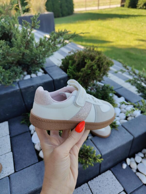 2026/08/1000005994.jpg Adidaski na rzep