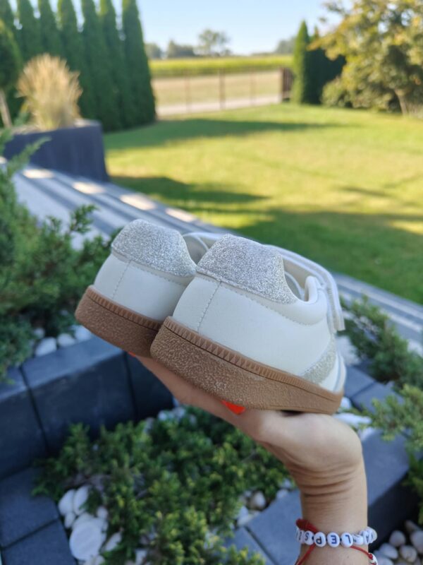 2026/08/1000006006.jpg Adidaski na rzep