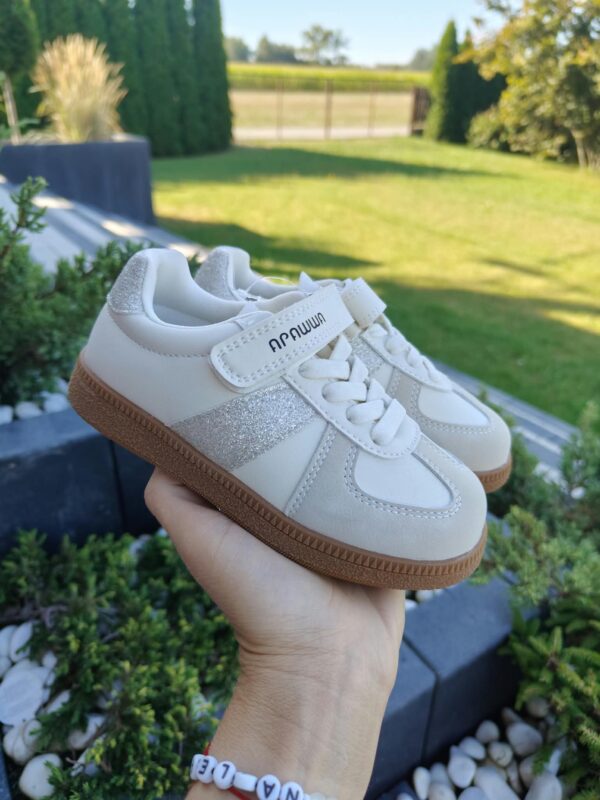 2026/08/1000006007.jpg Adidaski na rzep