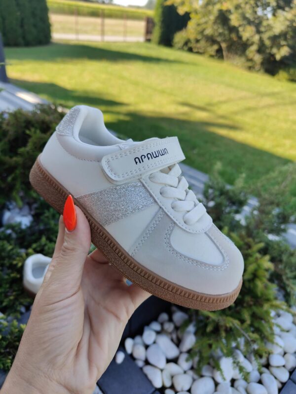 2026/08/1000006010.jpg Adidaski na rzep