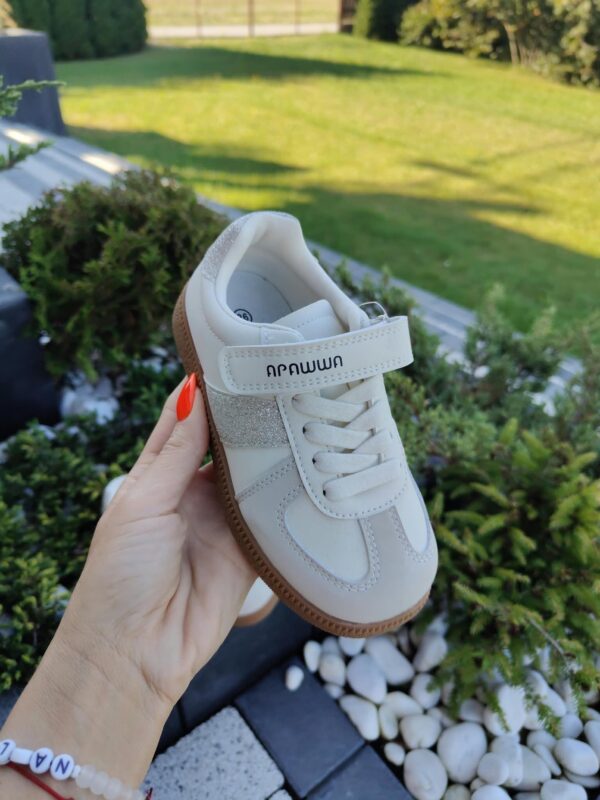 2026/08/1000006011.jpg Adidaski na rzep